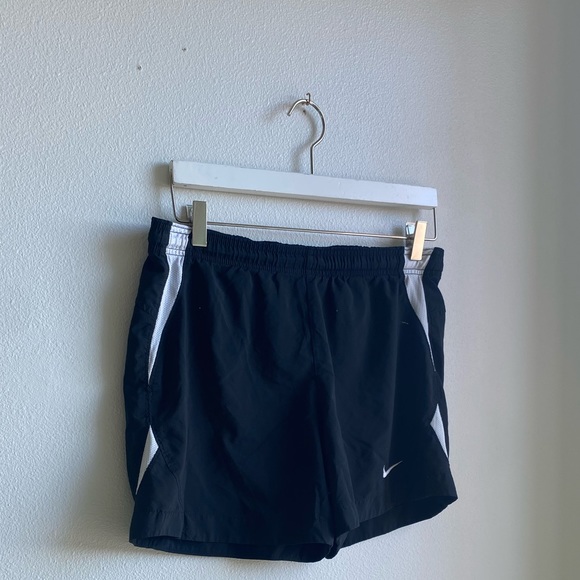 Nike dry fit women’s shorts - Picture 2 of 3